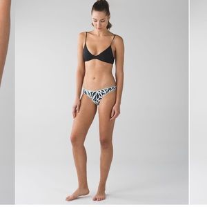 Lululemon Surf To Sand Bikini Bottom
Toothpaste / Sketch Palm White Black